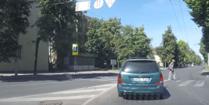 Optinė apgaulė, iš niekur atsiradęs pėsčiasis 2016-06-08 19_50_56-Pėsčiasis „iš niekur“ - YouTube– „Google Chrome“